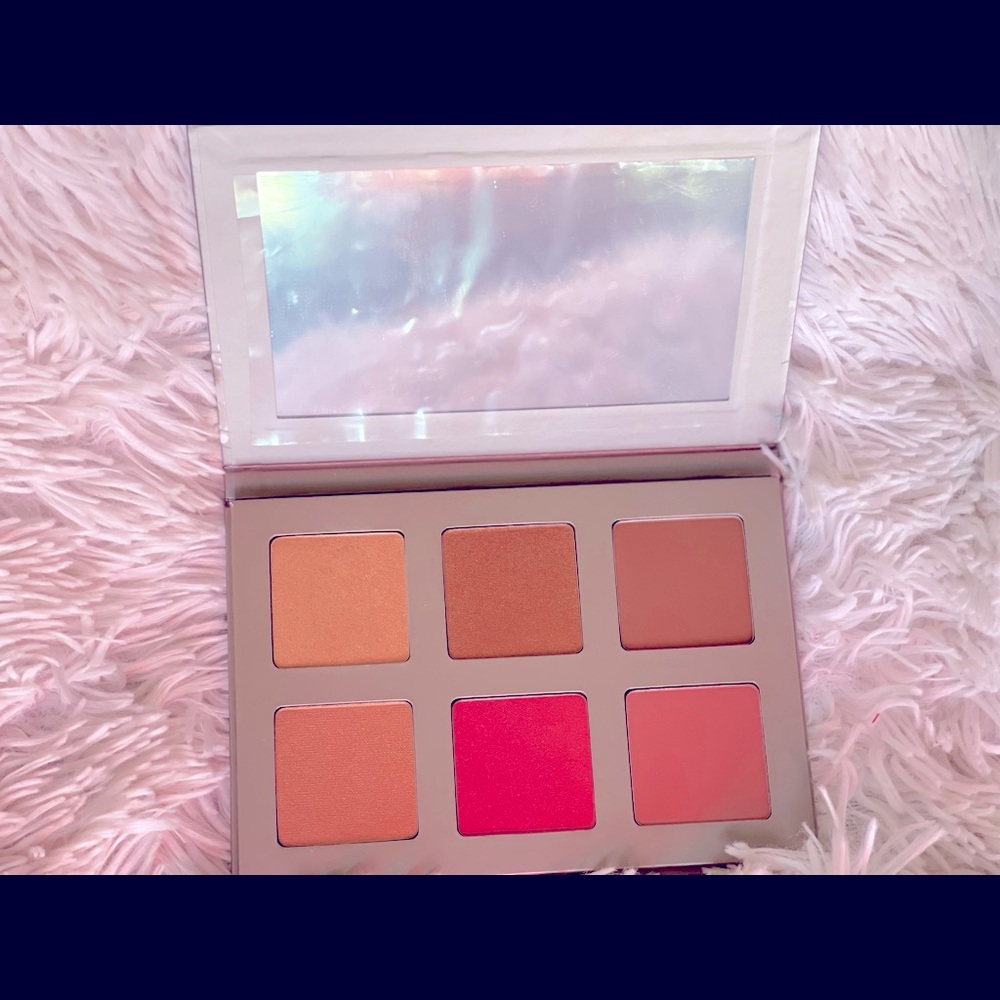Iconic London Blaze Chaser face palette
